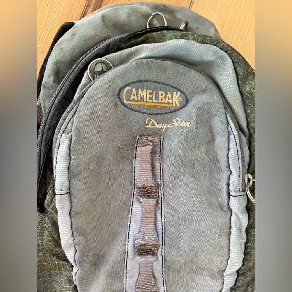 Camelbak Small Backpack Green Grey - Picture 2 of 4